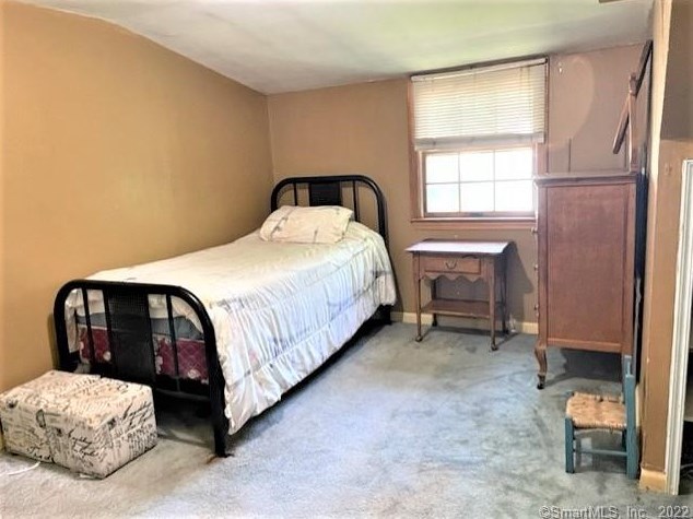 11 Lk Ave, New Haven CT 06516-4812 exterior