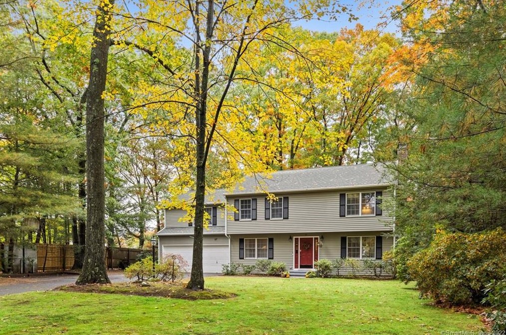 27 Fox Run Rd, Unionville, CT 06085-1059