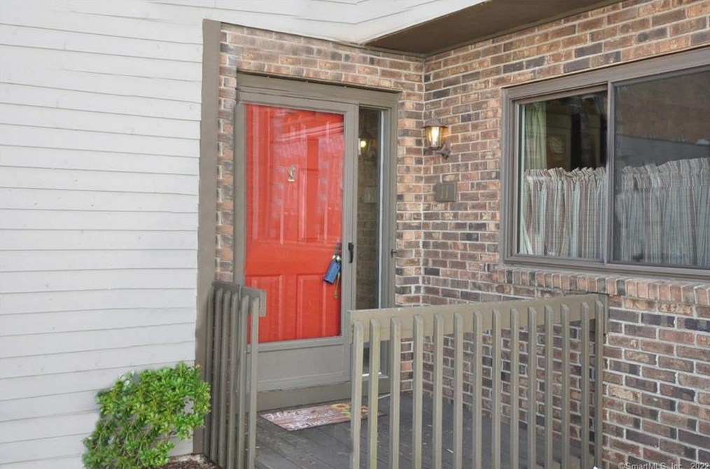 11 Fox Run Ct #11, Hartford, CT 06111