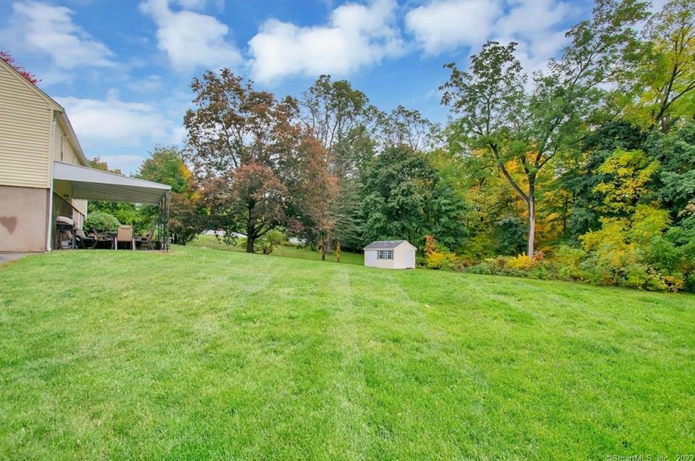 323 Vernon Ave, Vernon CT 06066-4321 exterior