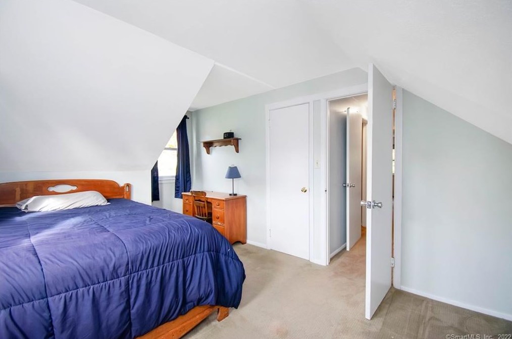 323 Vernon Ave, Vernon CT 06066-4321 exterior