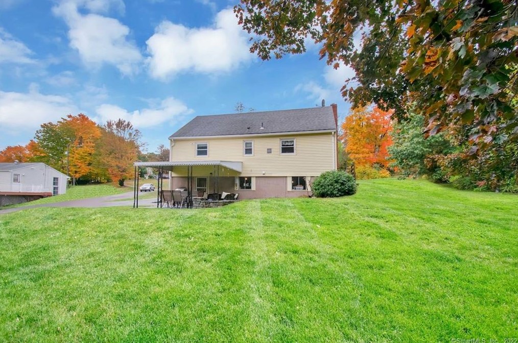 323 Vernon Ave, Vernon CT 06066-4321 exterior