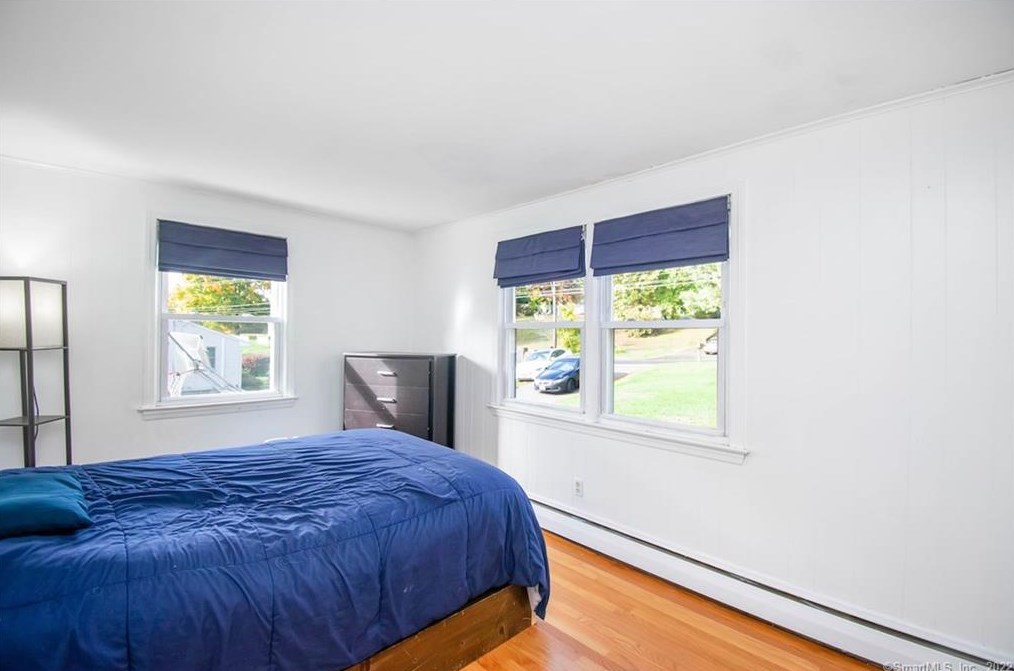 323 Vernon Ave, Vernon CT 06066-4321 exterior