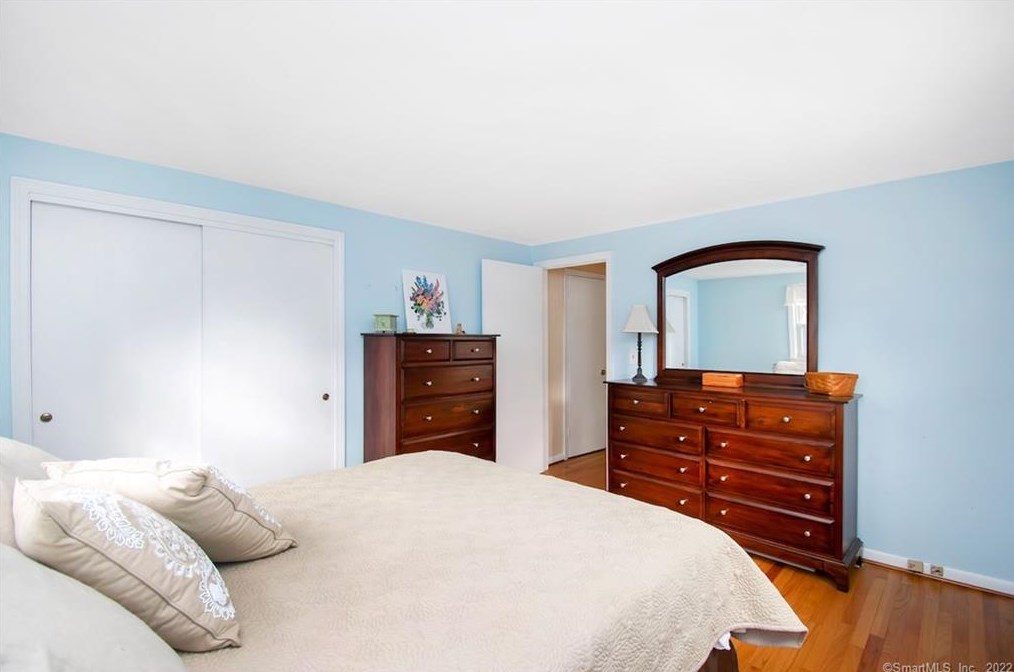 323 Vernon Ave, Vernon CT 06066-4321 exterior