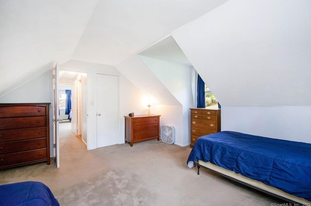 323 Vernon Ave, Vernon CT 06066-4321 exterior