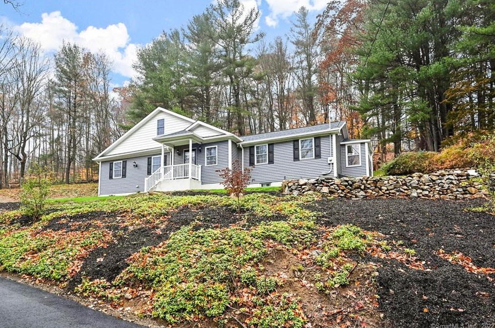 72 Grant Rd, New-Haven, CT 06524 exterior