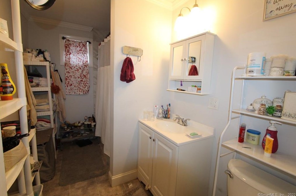 90 Harold St, Hartford CT  06112-1253 exterior