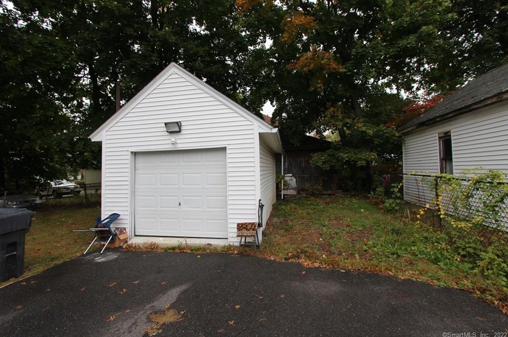 90 Harold St, Hartford CT  06112-1253 exterior