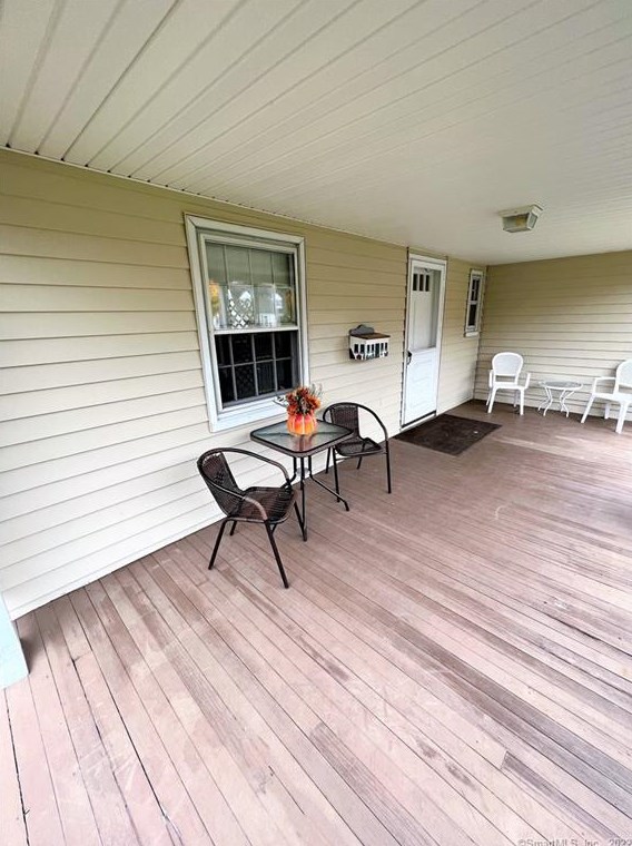 34 Crestview Dr, Hartford, CT 06111-2405