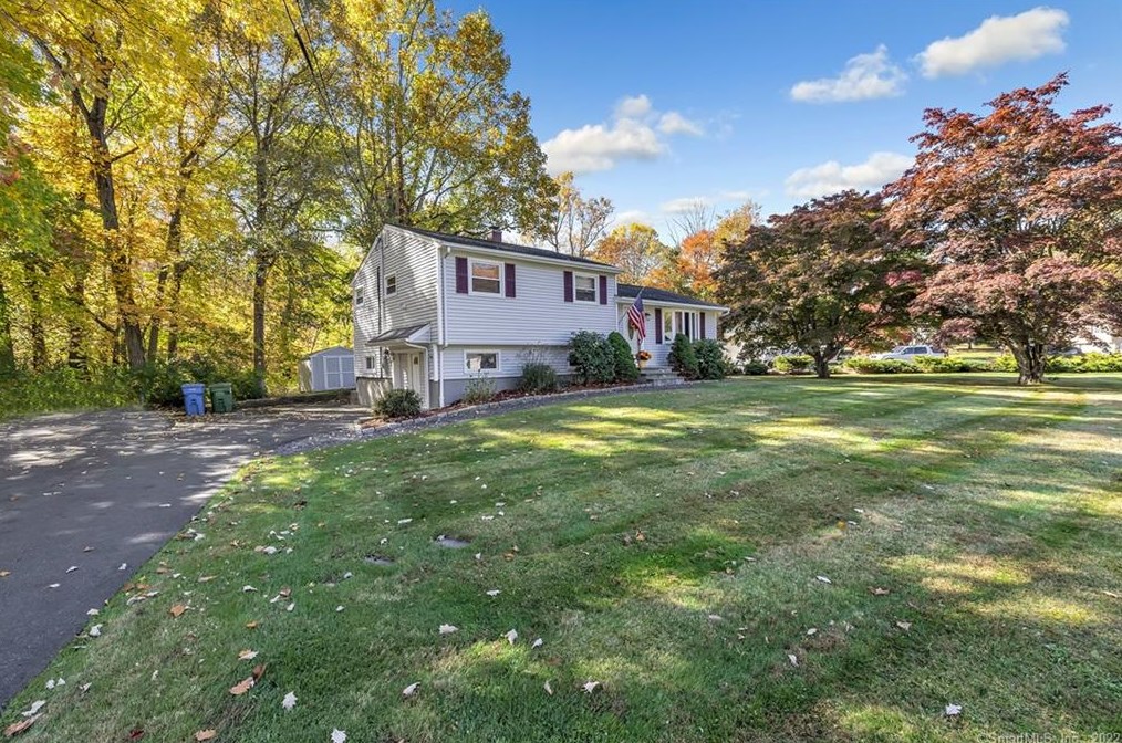 91 Gay Bower Rd, Upper Stepney, CT 06468