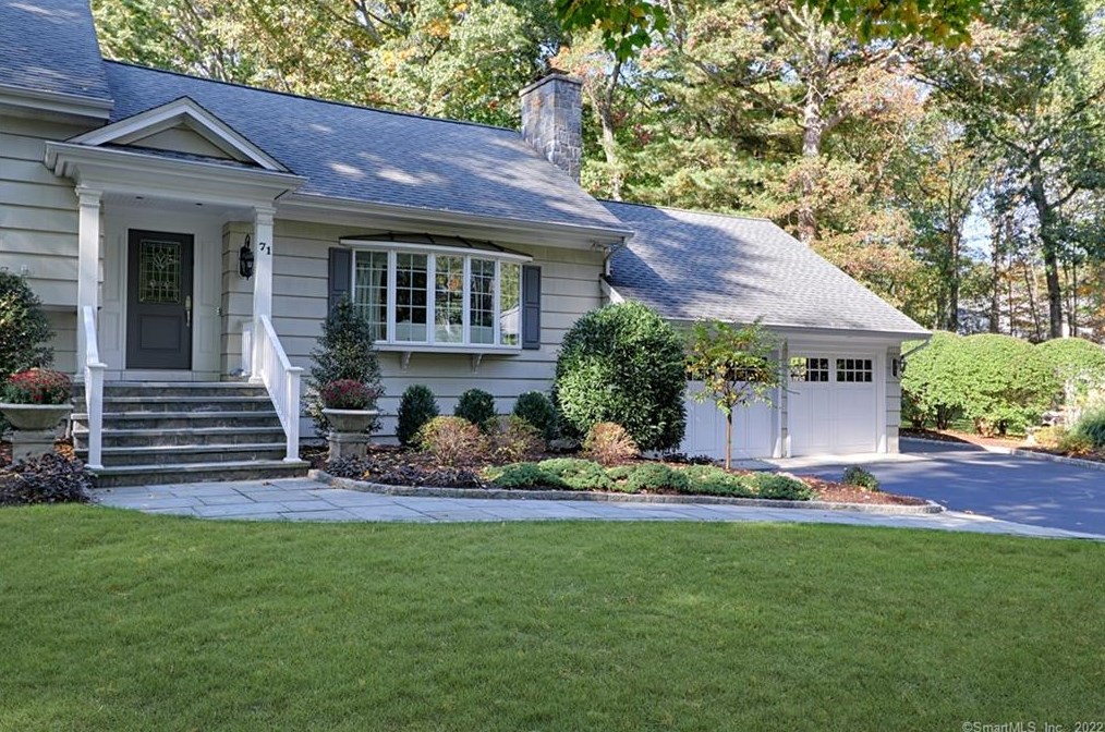 71 Richard Pl, Fairfield, CT 06824