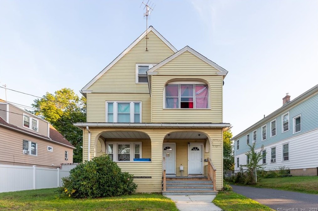 65 Linnmoore St, Hartford, CT 06114-2217