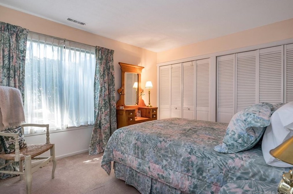 149 Mallard Dr, Avon CT 06001-4544 exterior