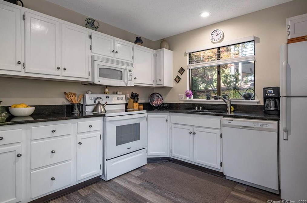 149 Mallard Dr, Avon CT 06001-4544 exterior