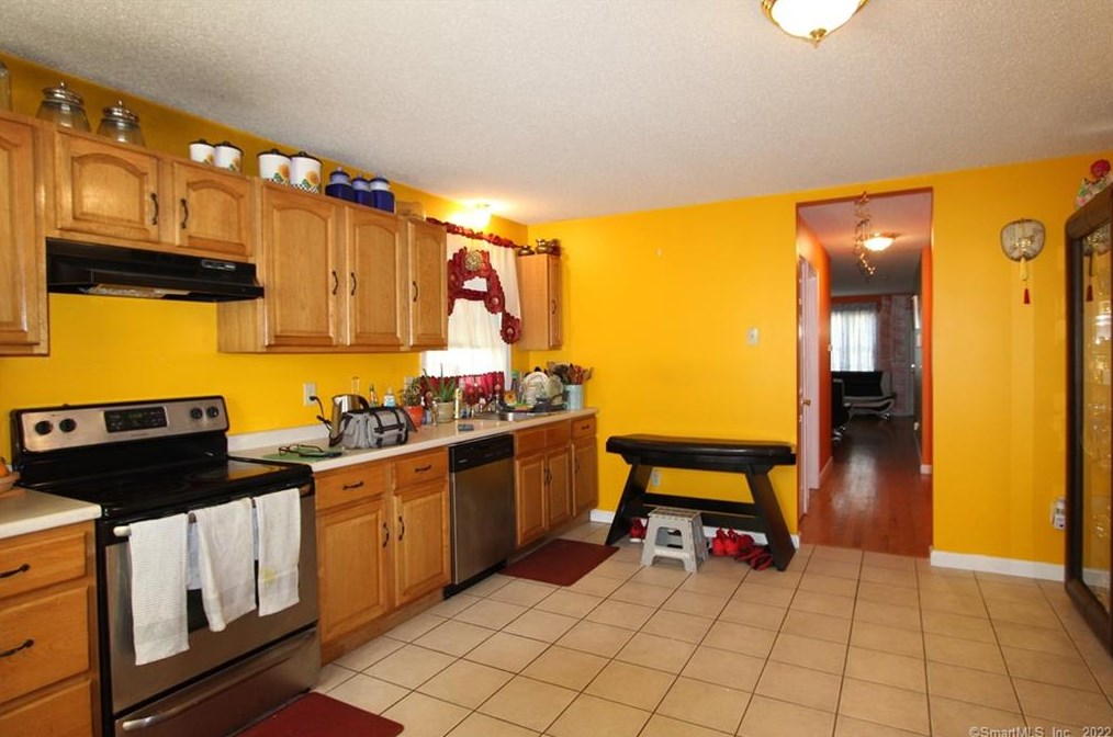 15 Ashton St, Hartford, CT 06106-1003