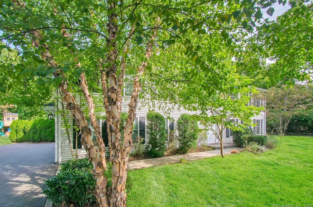 33 Page St, Milford, CT 06460