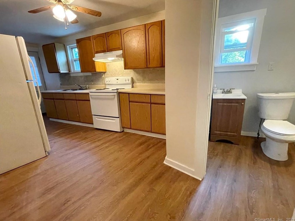 17 Spruce St #1, Norwich, CT 06360