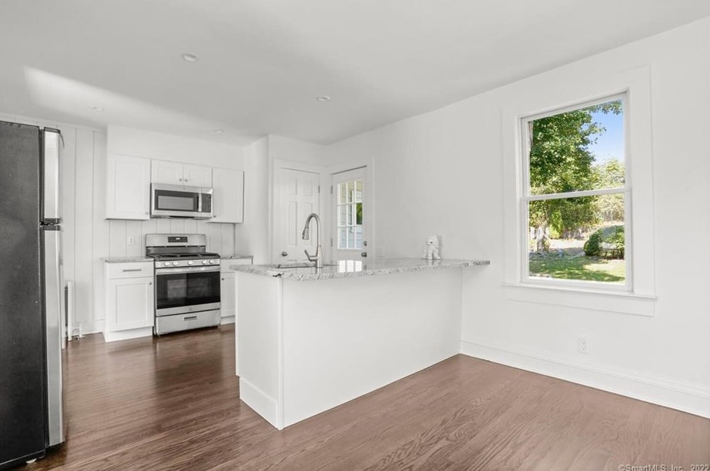 19 Division St #17, Greenwich, CT 06830