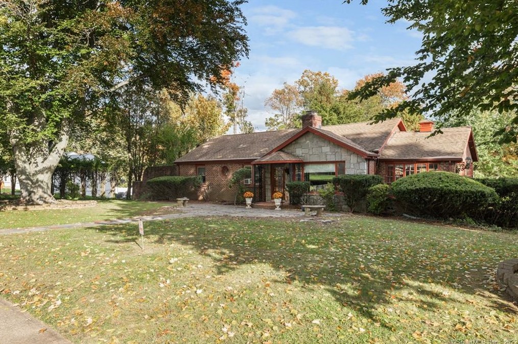 2 Primrose St, North Haven, CT 06473