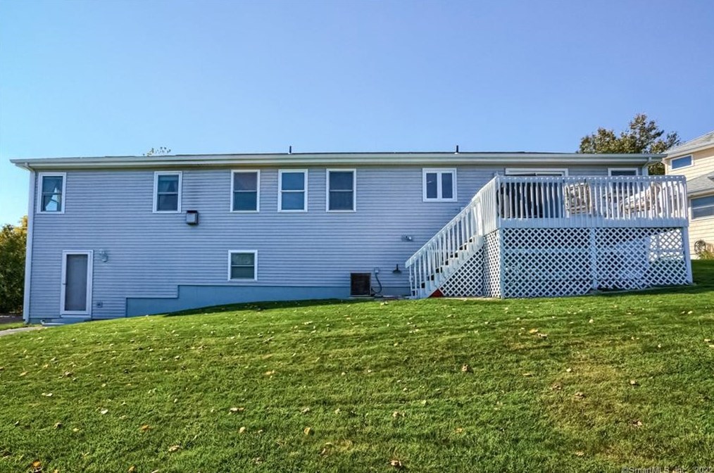 6 Sarah Anne Ln, Windsor, CT 06095
