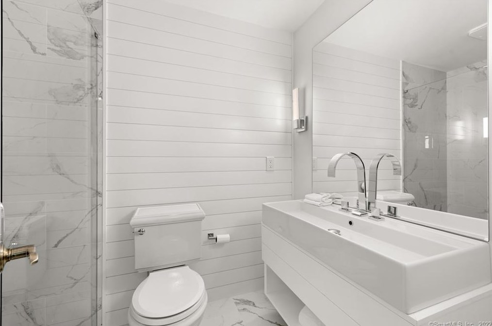 18 Beachside Cmn, Westport CT  06880-6243 exterior