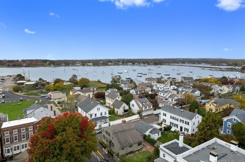 12 High St, Stonington, CT 06378