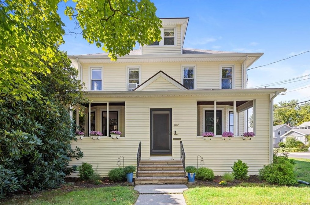 107 Lancaster Rd, Hartford, CT 06119-1526