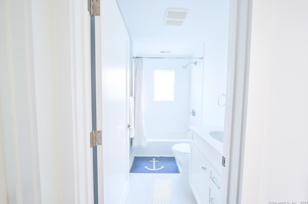 20 Baker Ave, Westport CT 06880-5004 exterior