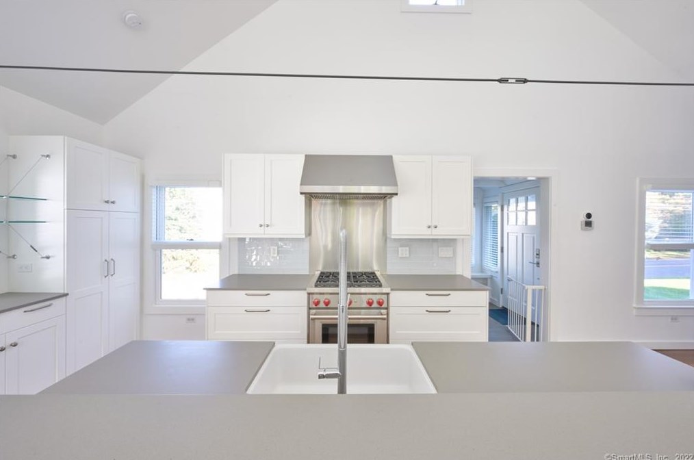 20 Baker Ave, Westport CT 06880-5004 exterior