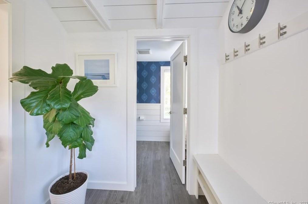 20 Baker Ave, Westport CT 06880-5004 exterior