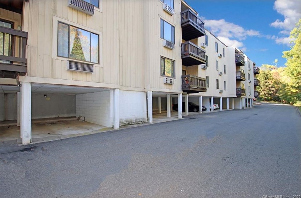 175 Mill Pond Rd #415, New Haven, CT 06514