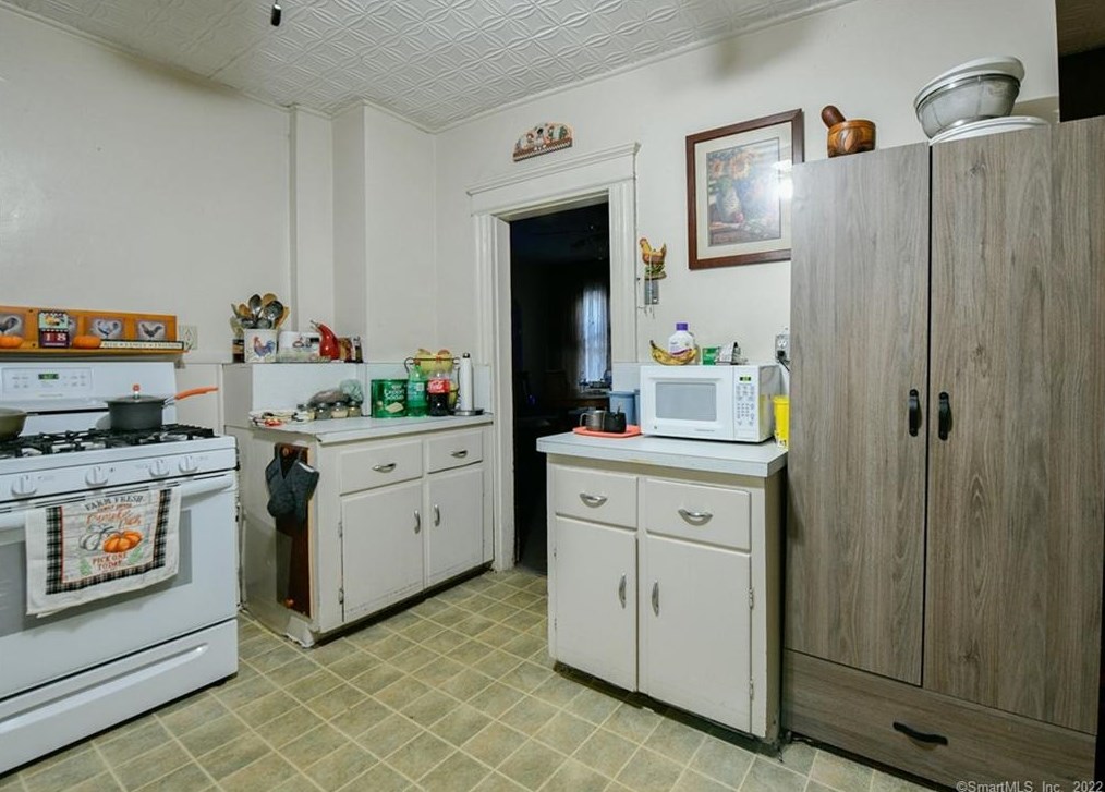 37 Howard St, Waterbury, CT 06705