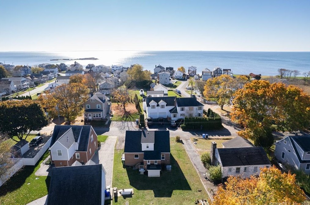 24 Goodrich Ave, Westbrook, CT 06498-1934