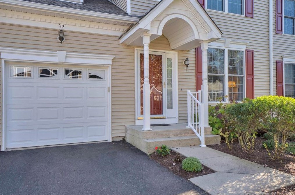 32 Fieldstone Ct #32, North Haven, CT 06473