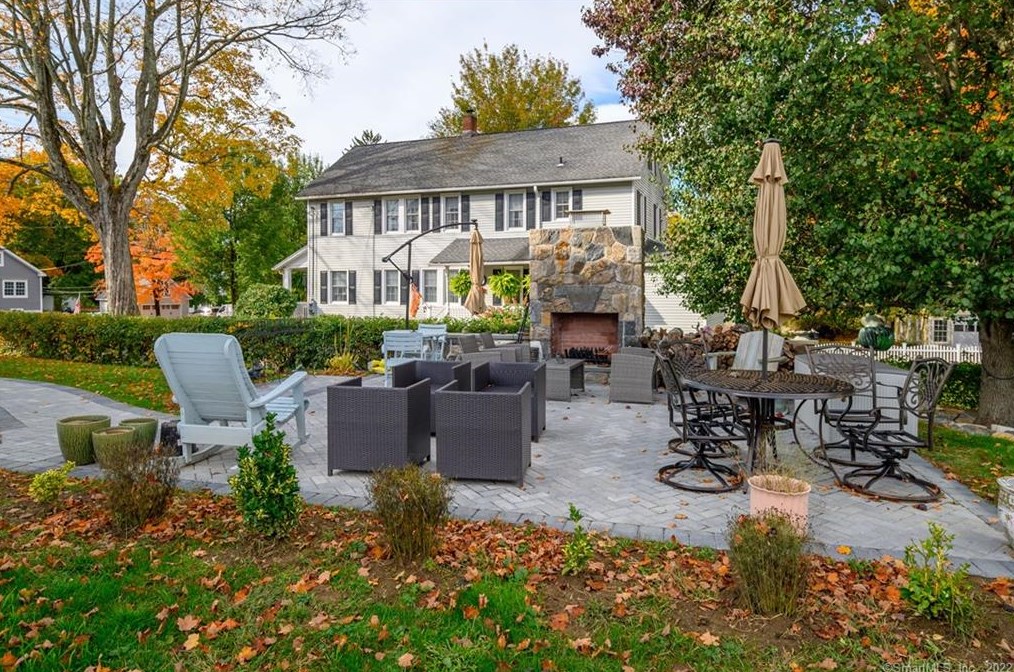 32 Gilbert St #1st Floor, Ridgefield, CT 06877
