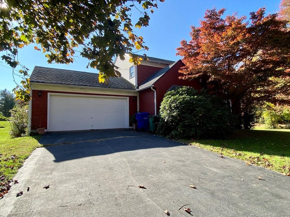35 Burr Rd, Bloomfield, CT 06002