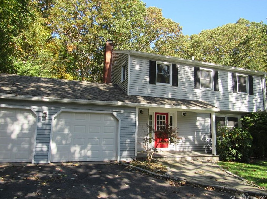 63 Troiano Rd, New Haven, CT 06518