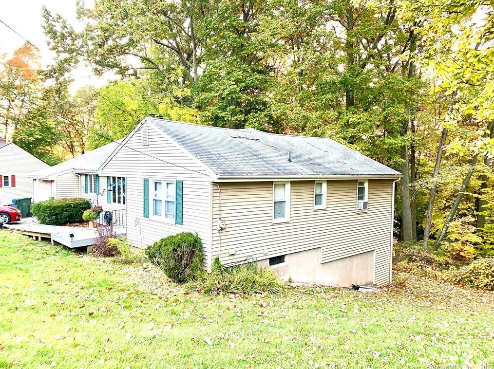 62 Arnold Dr, Hartford, CT 06108-2908