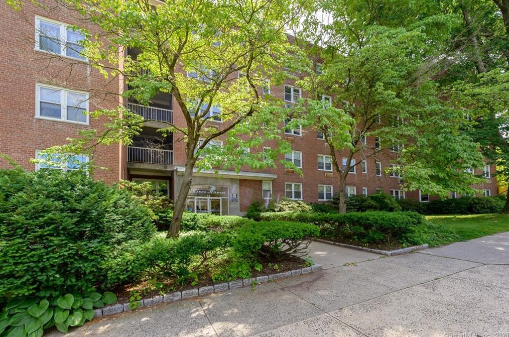 54 W North St #114, Stamford, CT 06902