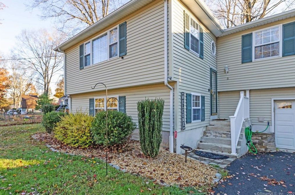 6 Huckleberry Acres Rd, East Hampton, CT 06424