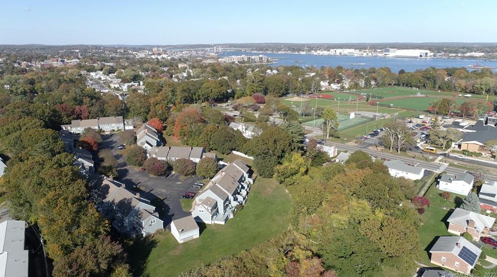 611 Ocean Ave #d1, United States Coast Guard Ac, CT 06320
