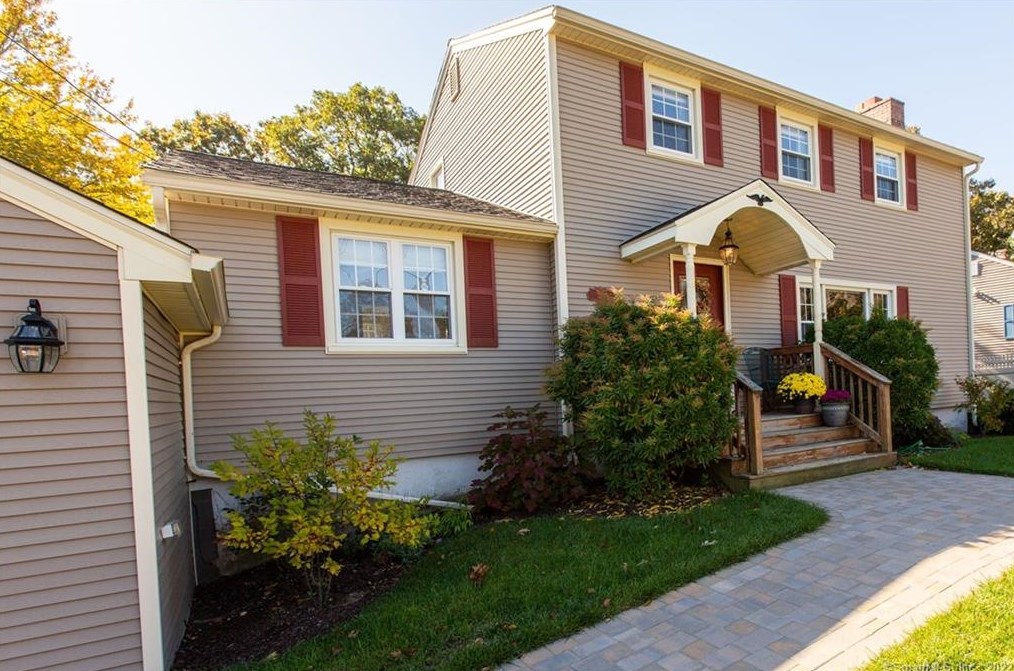 371 Ridgewood Dr, Mystic, CT 06355