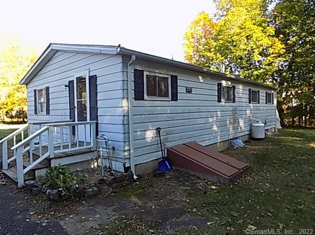 40 Caldwell Dr, Northville, CT 06776-3302