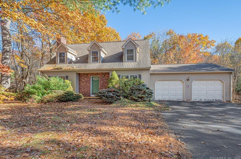 8 Hemlock Cir, Stafford, CT 06076