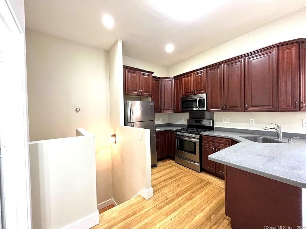 787 Whitney Ave #1r, New Haven, CT 06511