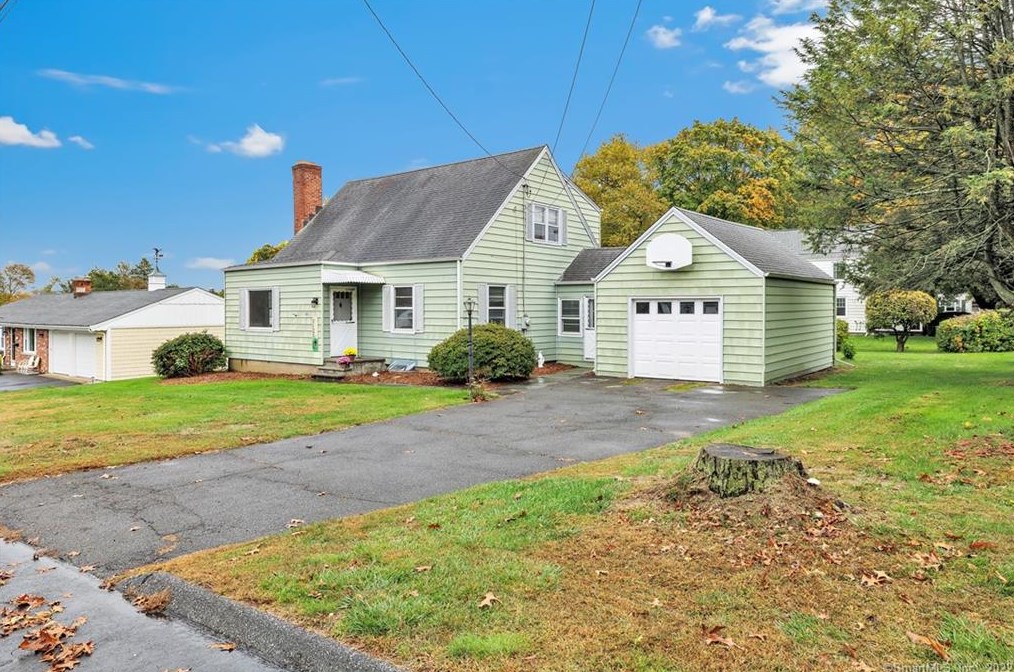 101 Brenair Ter, Stratford, CT 06614-2402
