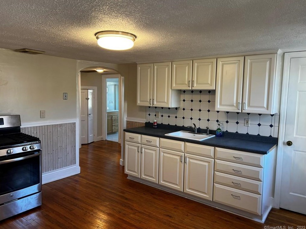 33 Hill St #3, Union City, CT 06770