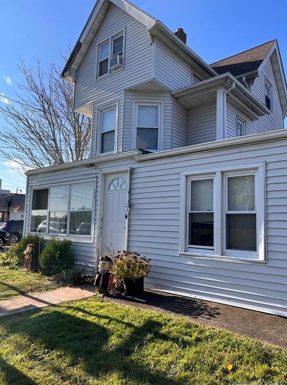 22 Church St, Branford, CT 06405-3831