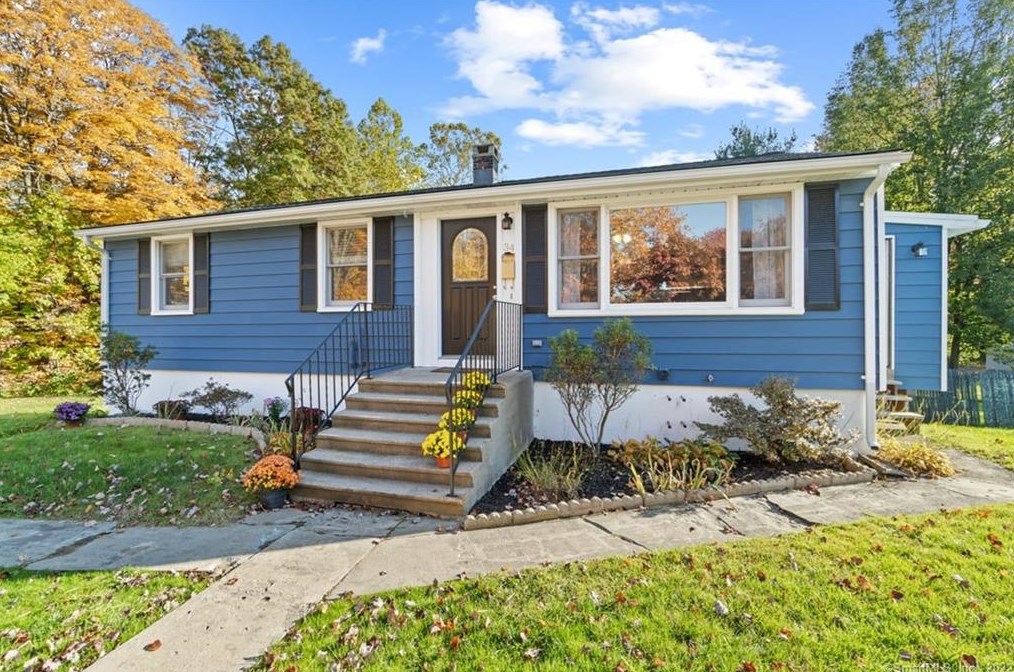 34 Skipper Ave, Watertown, CT 06779-1818
