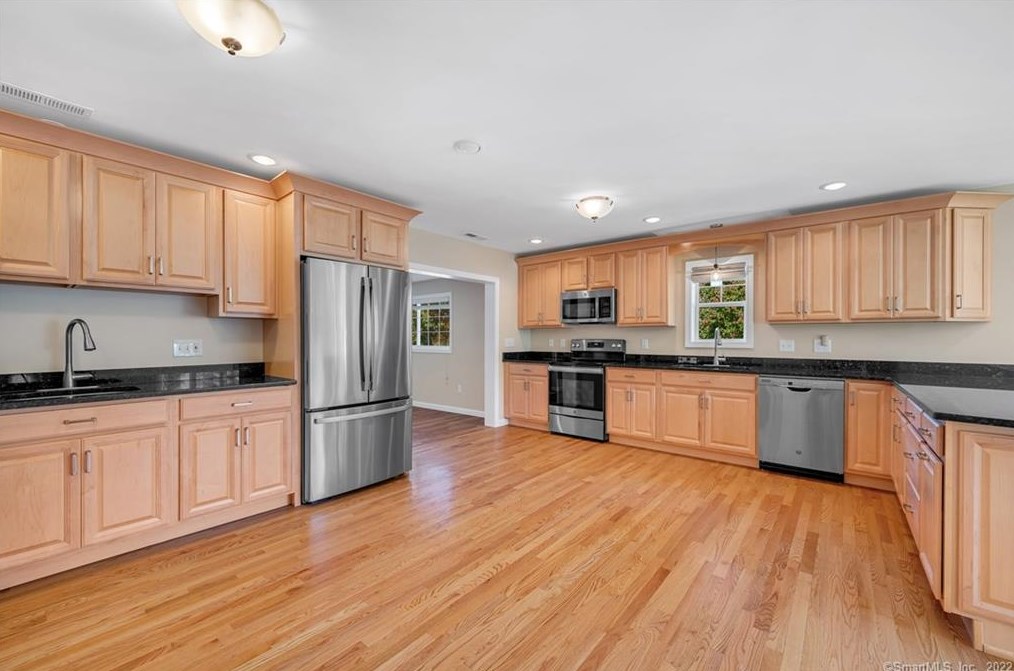 1052 Durham Rd, Wallingford, CT 06492-2525